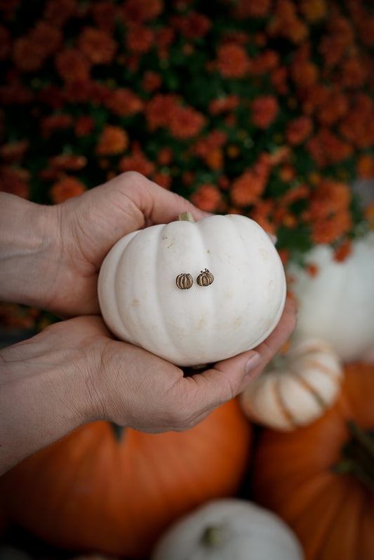 Pumpkin Studs